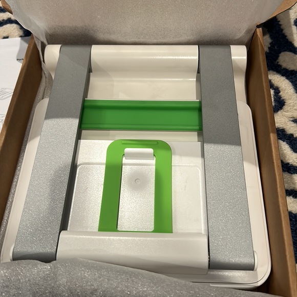 NWT Belkin Portable Presenter Tablet Stand - Picture 2 of 9